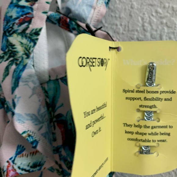 Corset - Picture 2 of 4